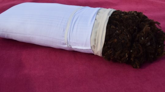 almohada lana merino negra